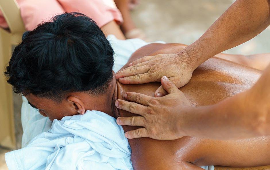 Massage VIP: Giải Pháp Cho Dân Văn Phòng Đau Vai Gáy?