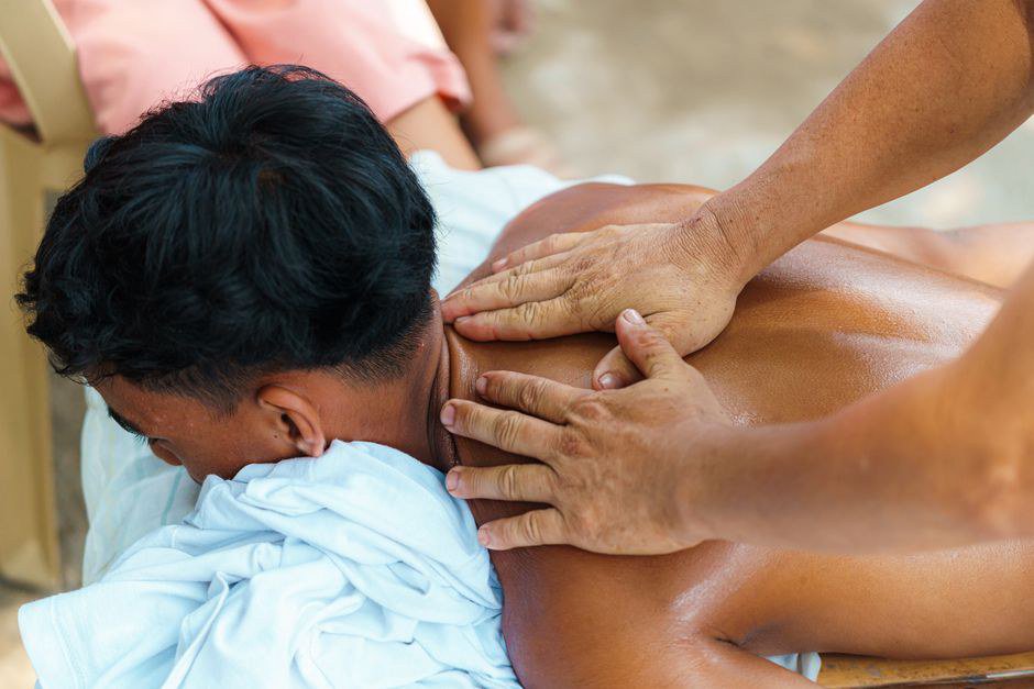 Massage VIP: Giải Pháp Cho Dân Văn Phòng Đau Vai Gáy?